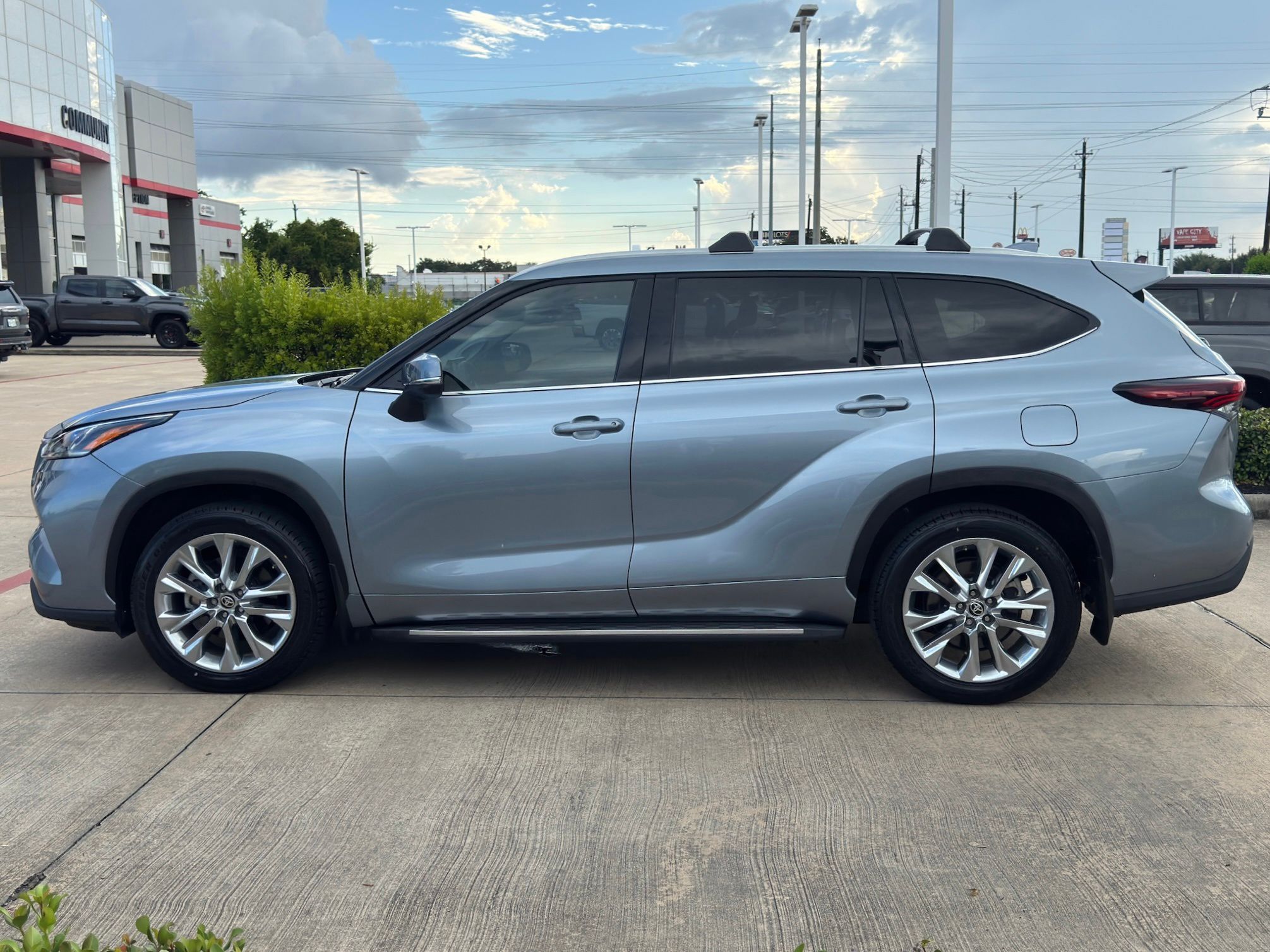 2024 Toyota Highlander Limited  at Bravo Nissan