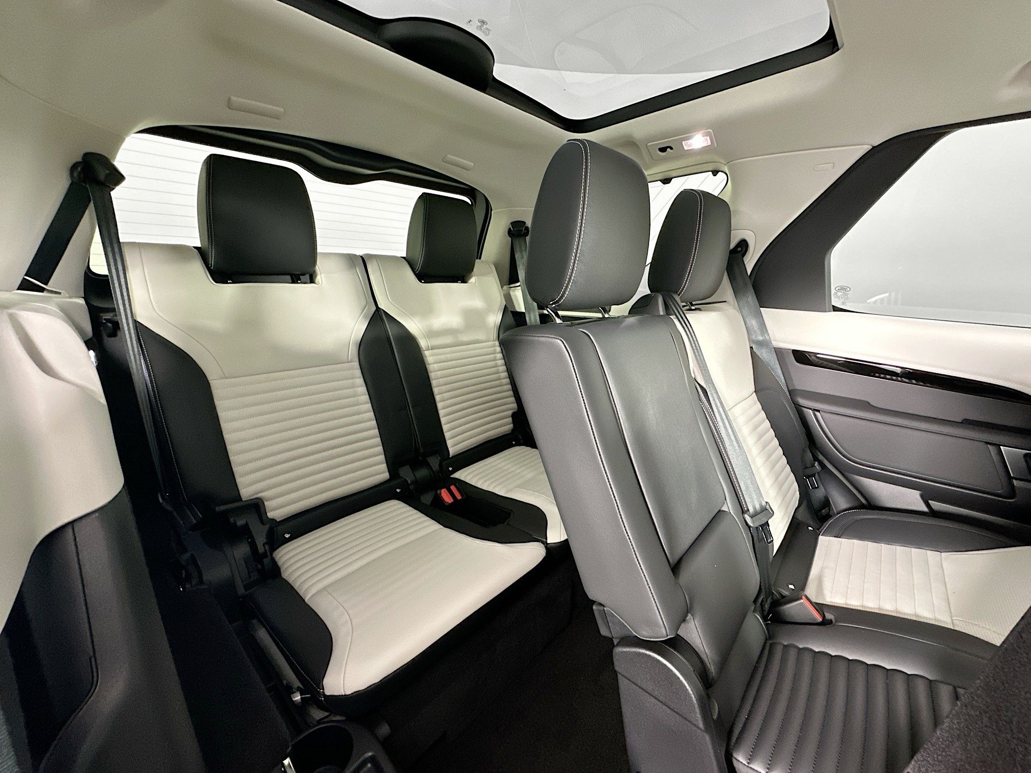 used 2025 Land Rover Discovery car, priced at $49,995