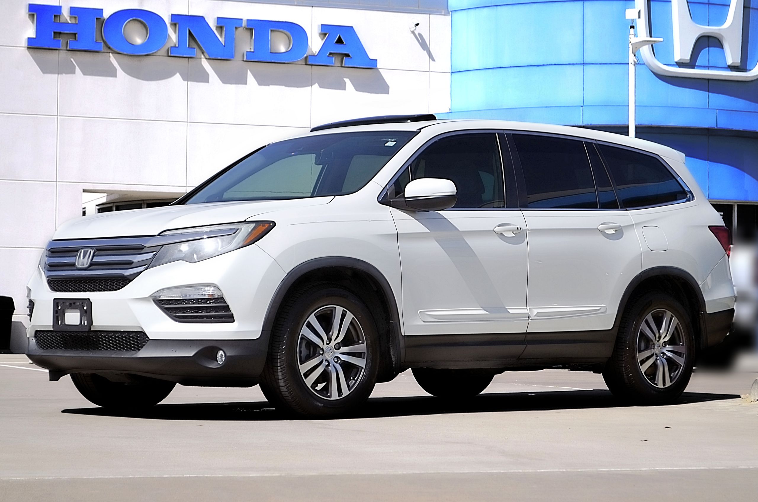 White Diamond Pearl 2018 Honda Pilot SUV / Crossover Front-Wheel Drive 6-Speed Automatic