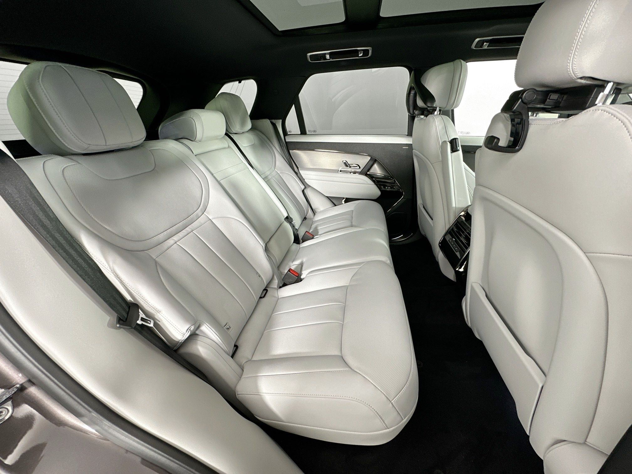 new 2026 Land Rover Range Rover Sport car, priced at $91,510