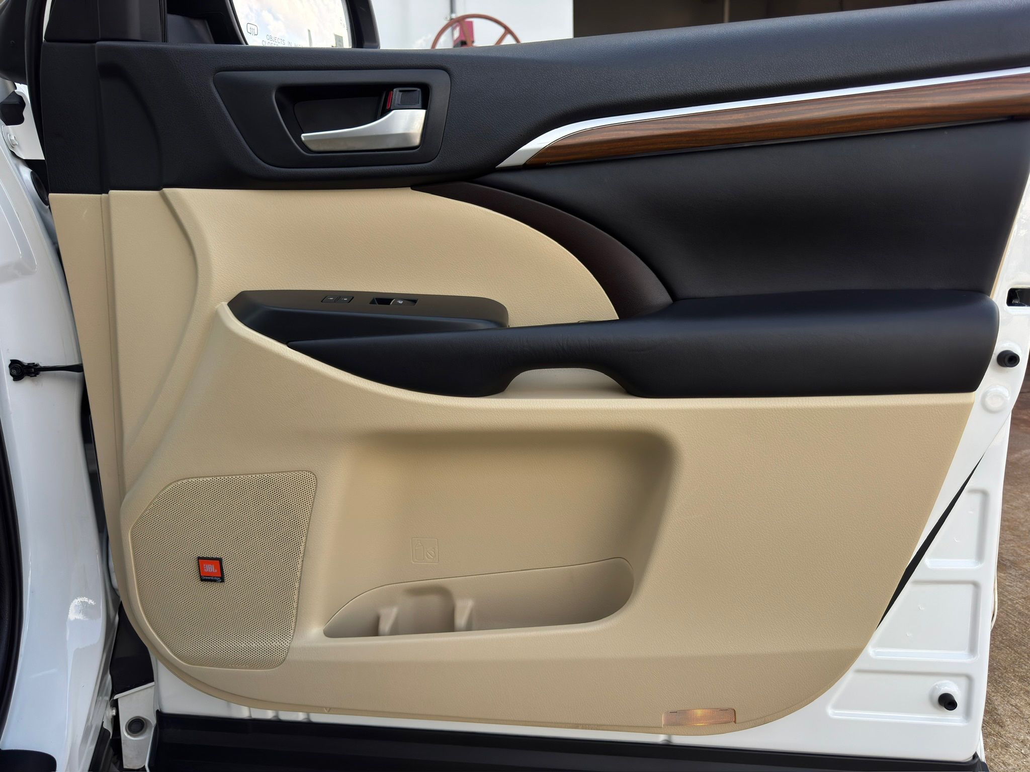 2019 Toyota Highlander Limited Platinum White at Gullo Toyota