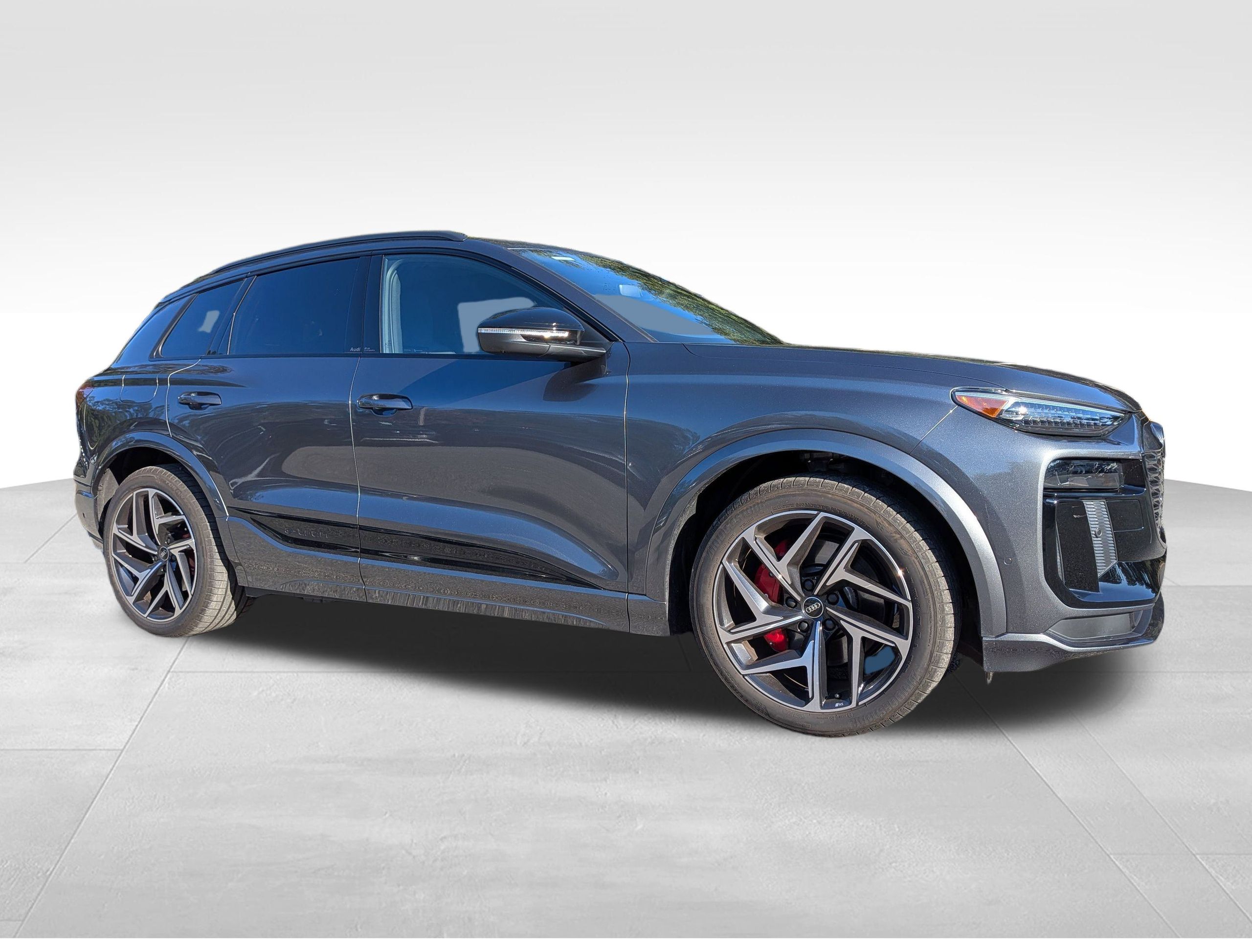 2025 Audi SQ6 e-tron Prestige's photo