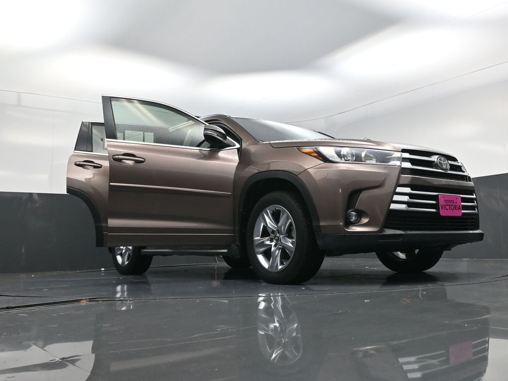 2019 Toyota Highlander Limited Brown at Classic Elite Chevrolet Sugar Land