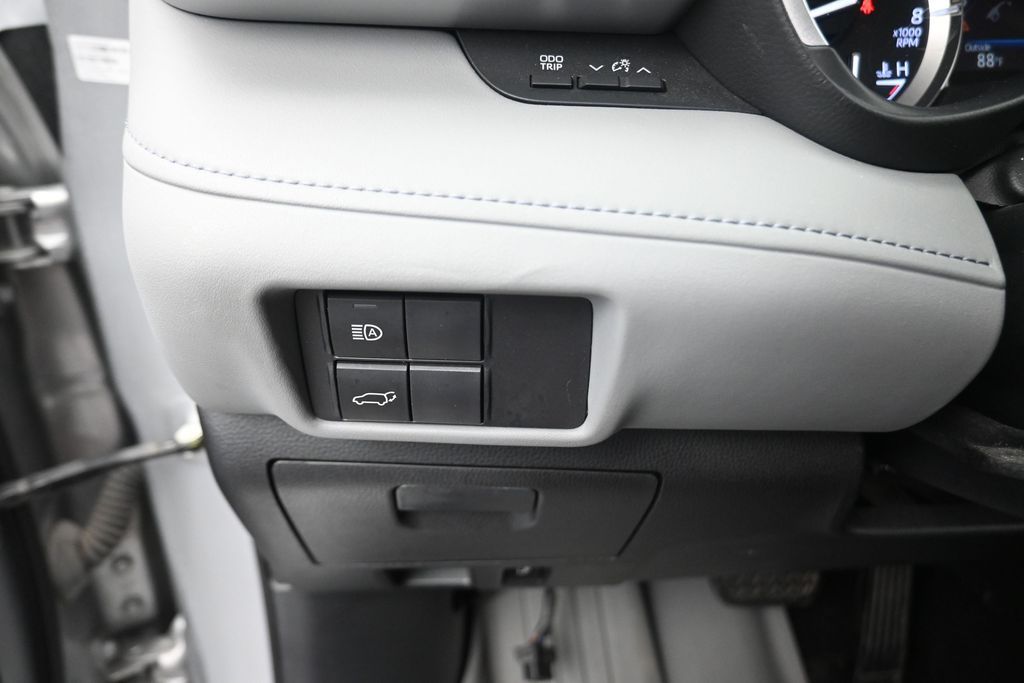 2022 Toyota Highlander XLE Silver at Don McGill Toyota