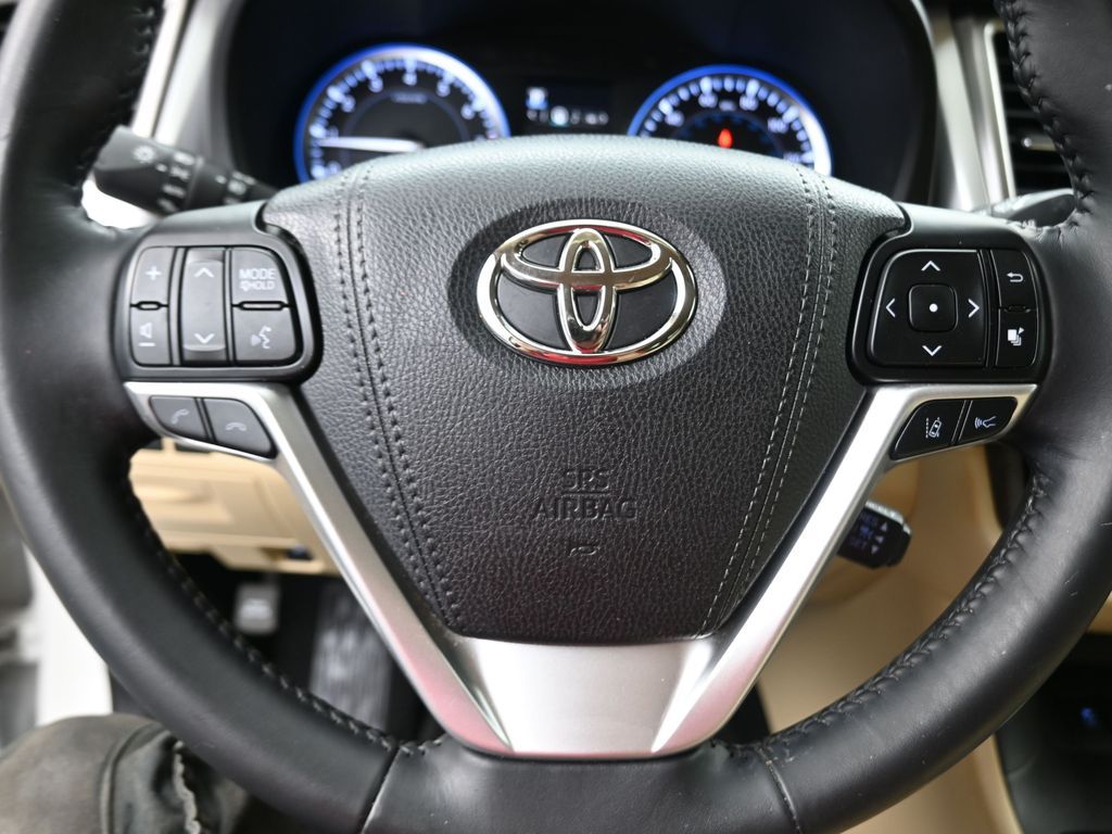 2018 Toyota Highlander Limited White at Toyota of Victoria