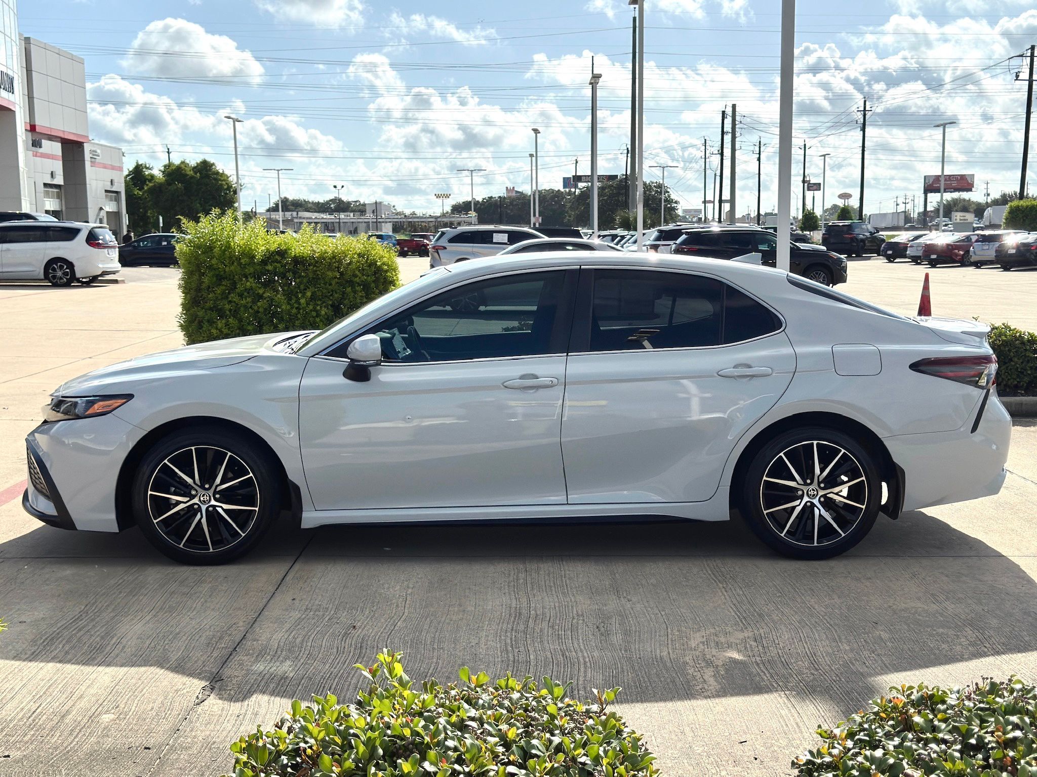 2023 Toyota Camry SE White at Supreme Chevrolet of Gonzales