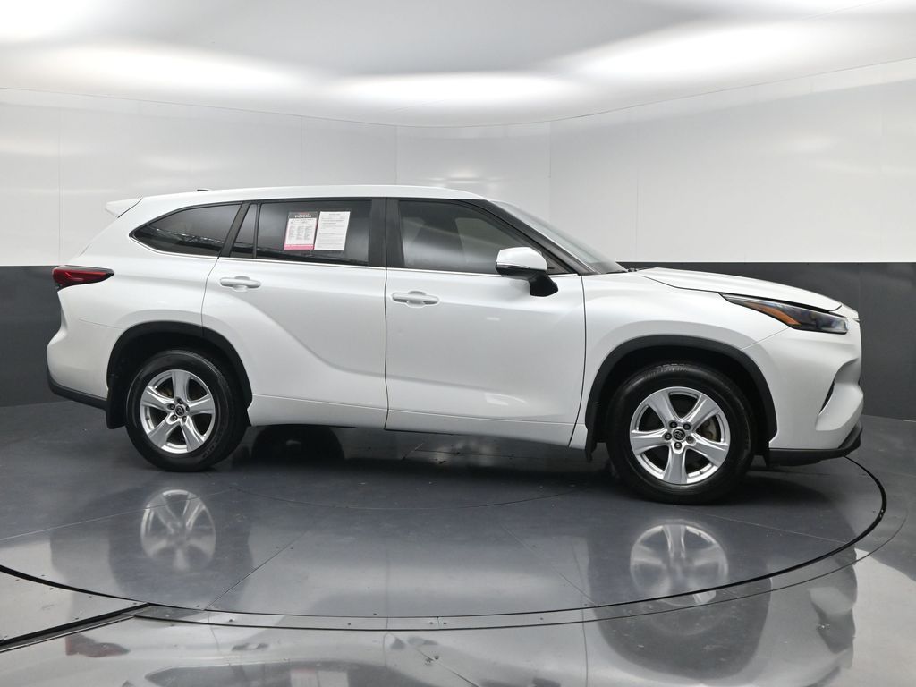 2023 Toyota Highlander Hybrid LE Beige at Gullo Toyota