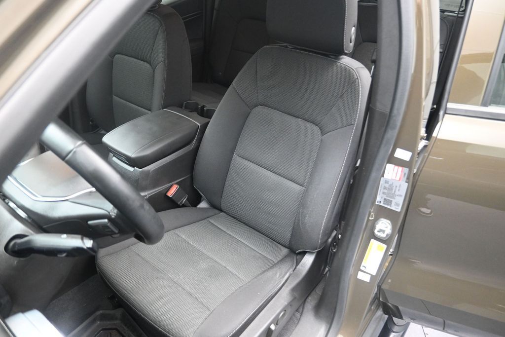 2024 Chevrolet Colorado LT - 9