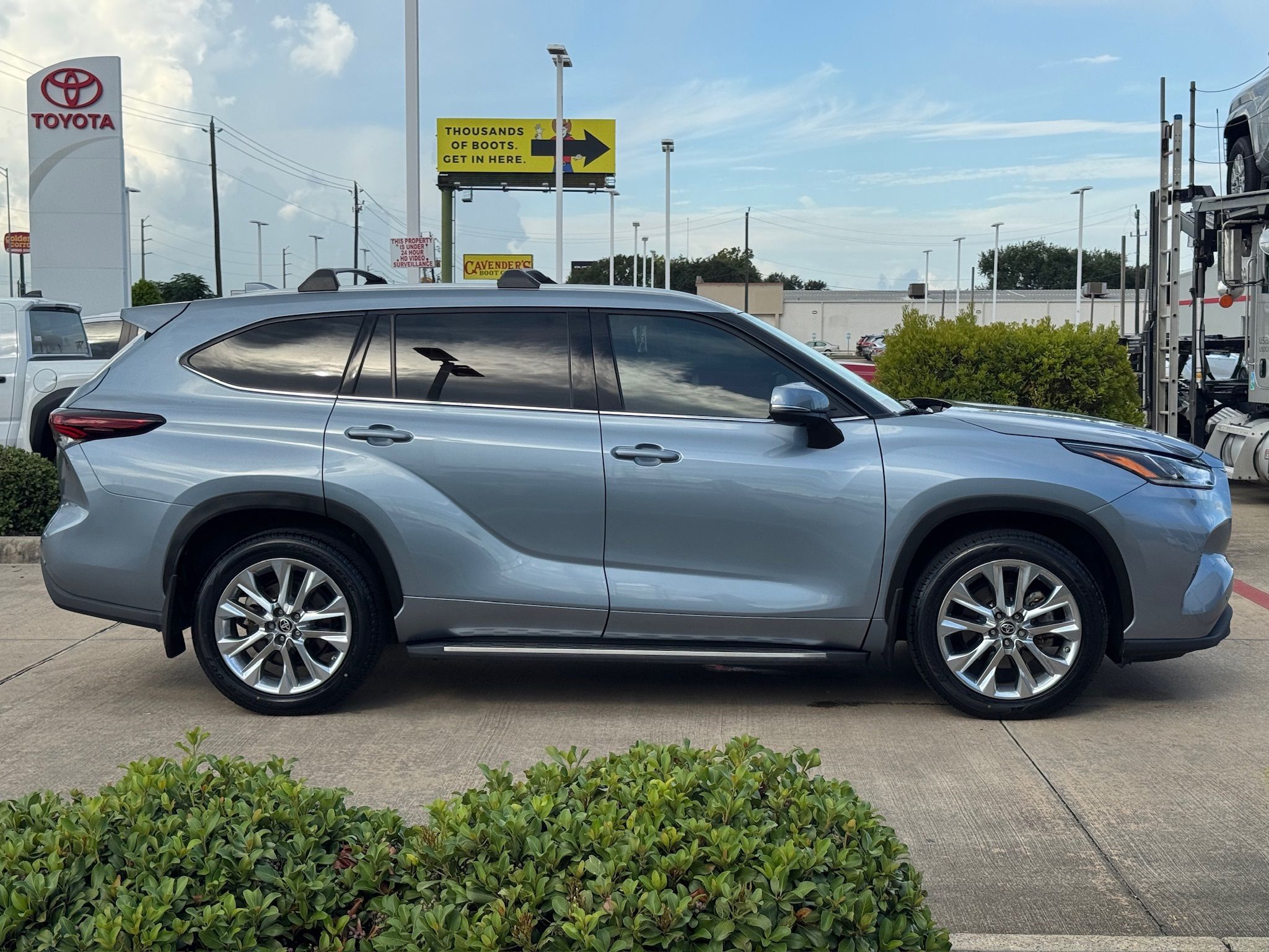 2024 Toyota Highlander Limited  at Bravo Nissan