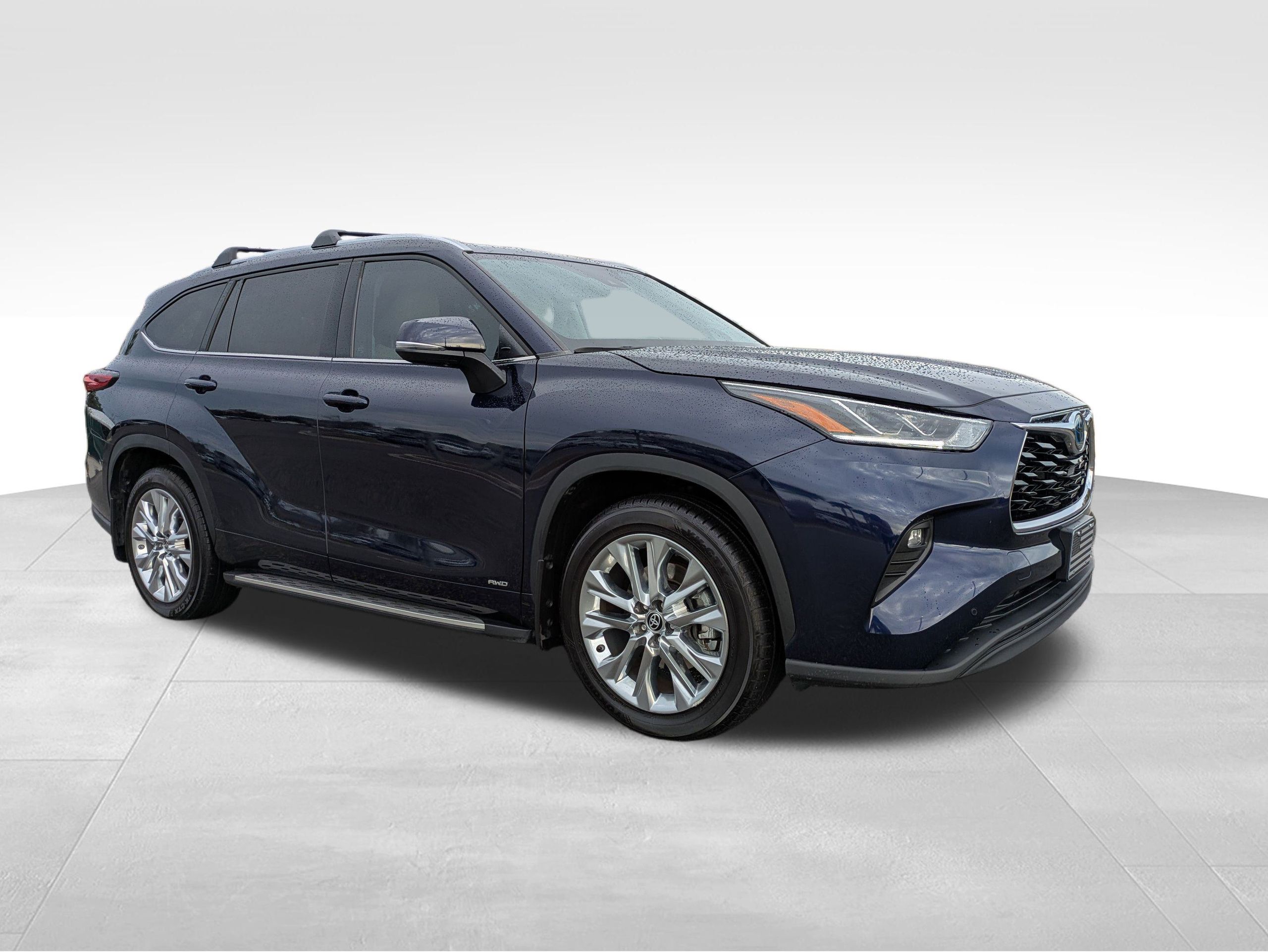 2023 Toyota Highlander Limited's photo