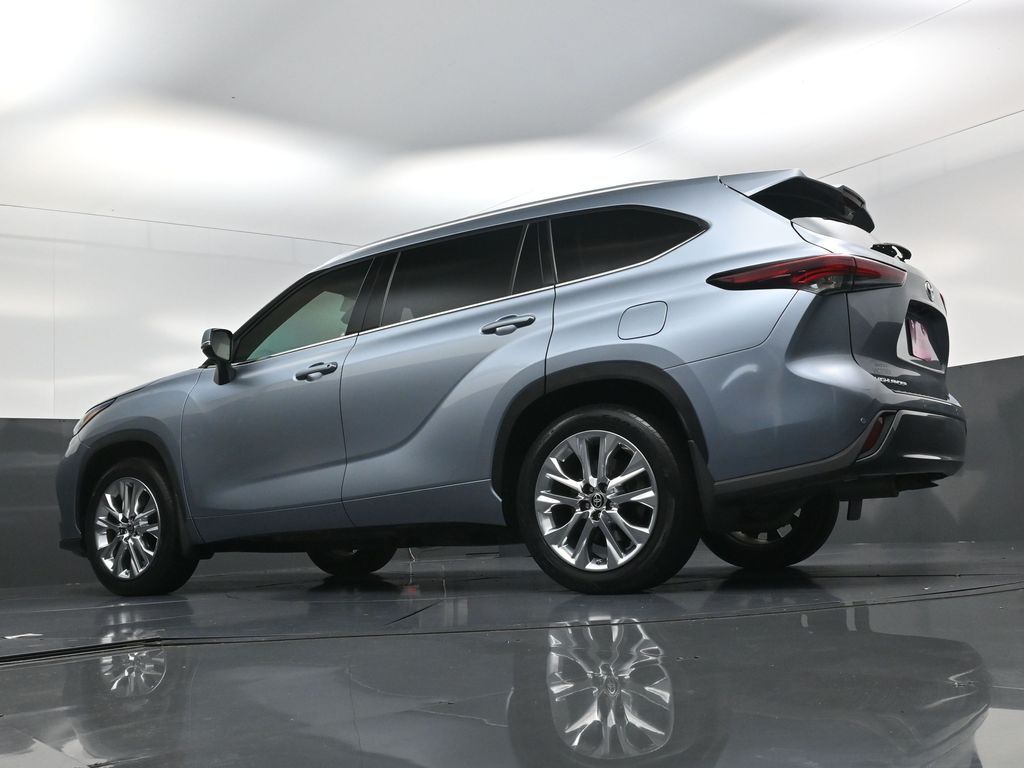 2024 Toyota Highlander Hybrid Limited  at Toyota of Victoria