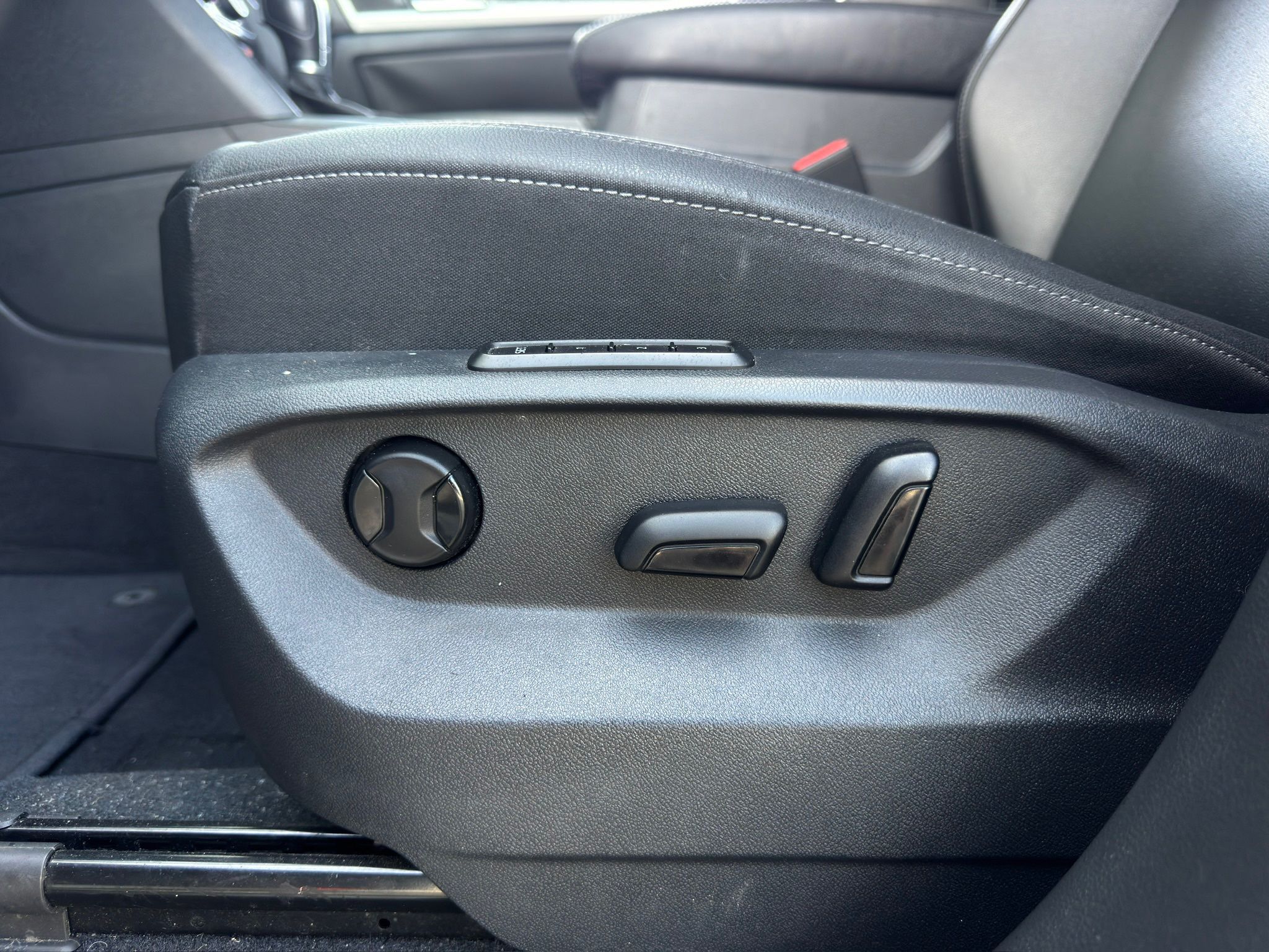 2019 Volkswagen Atlas SEL Silver at Community Kia