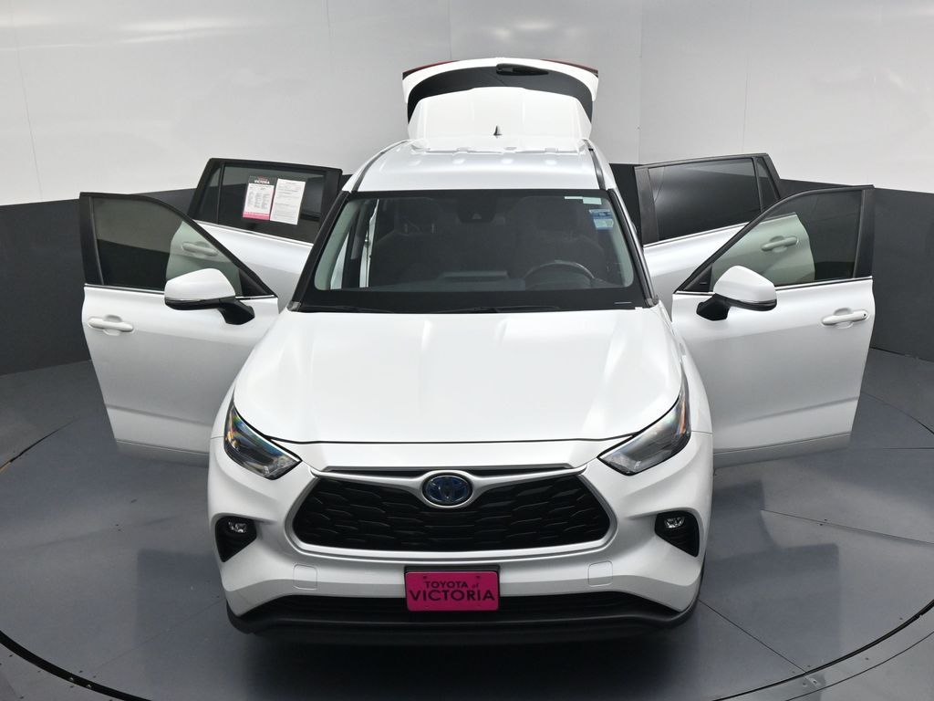 2023 Toyota Highlander Hybrid LE Beige at Gullo Toyota