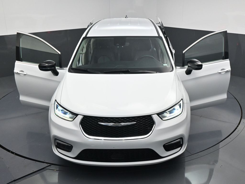 2024 Chrysler Pacifica Touring L White at Texan Dodge Chrysler Jeep Ram