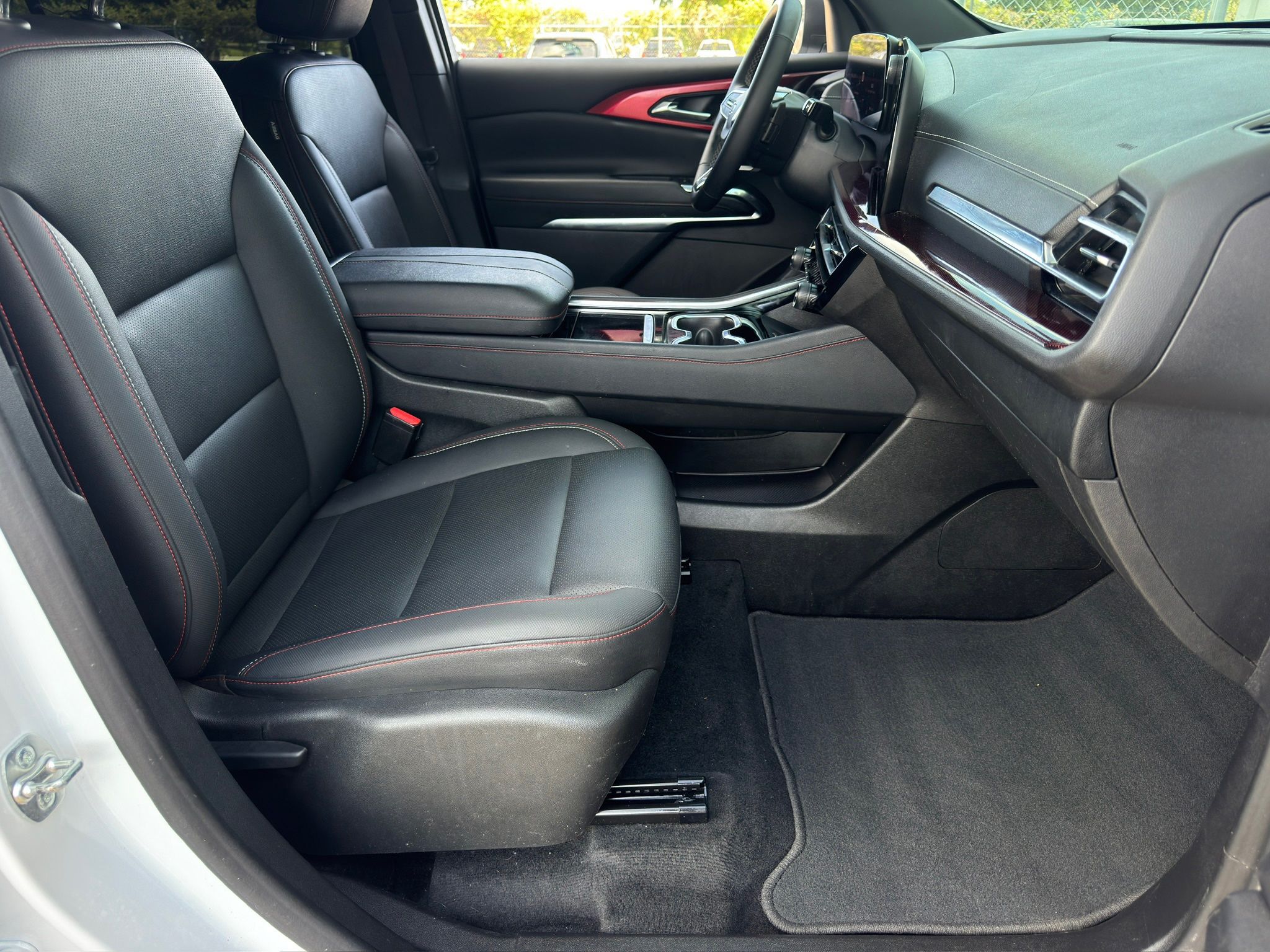 2024 Chevrolet Traverse Z71 White at Classic Elite Chevrolet Sugar Land