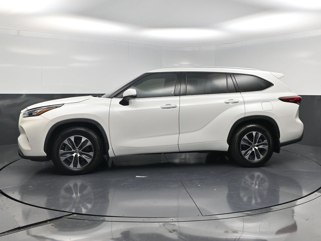 2020 Toyota Highlander XLE White at Emmons Autoplex