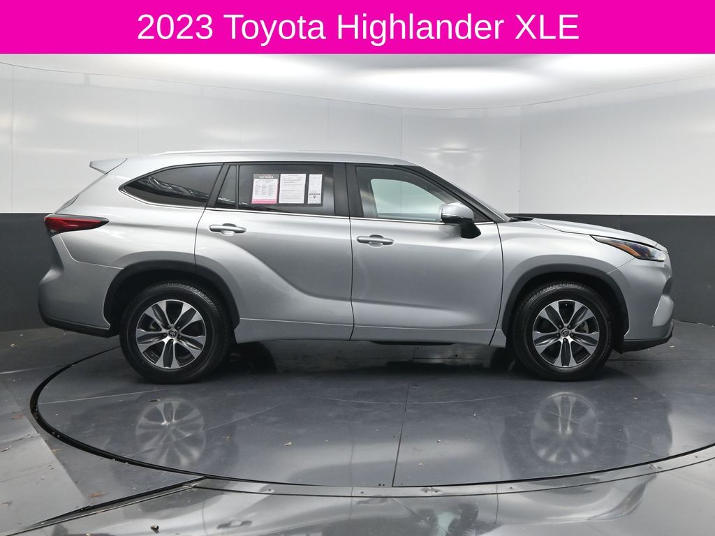 2023 Toyota Highlander XLE - 3