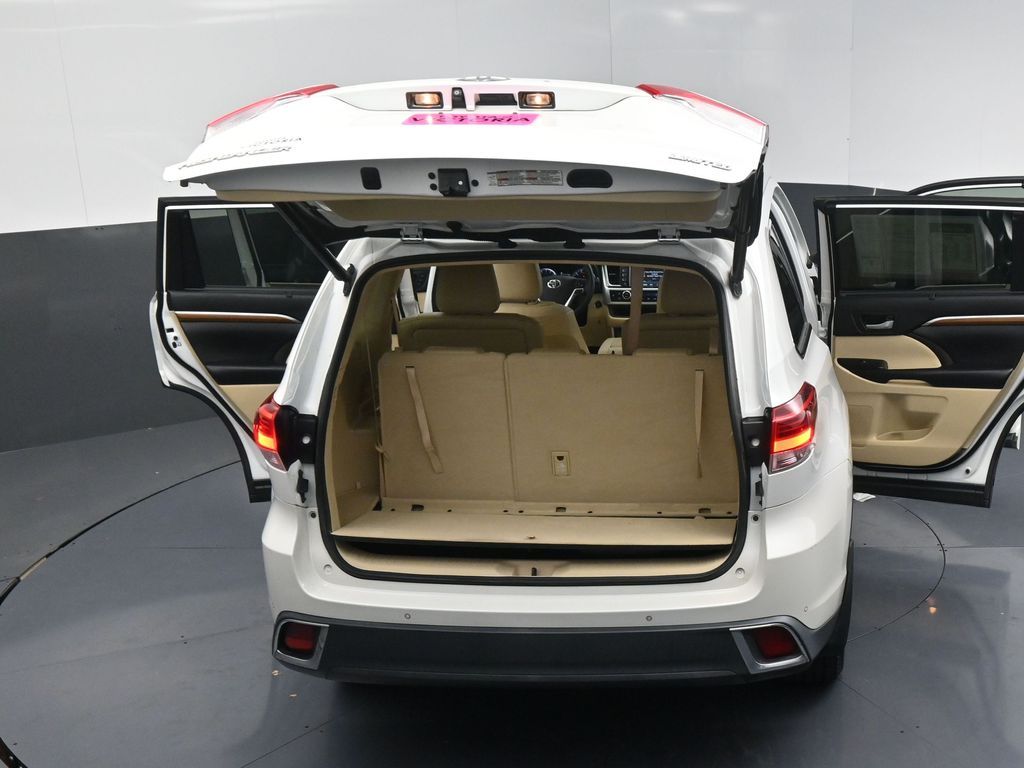 2018 Toyota Highlander Limited White at Toyota of Victoria