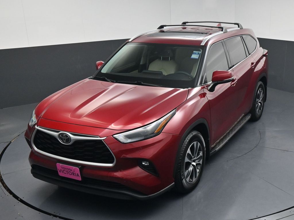2022 Toyota Highlander XLE Red at Victoria Chrysler Dodge Jeep Ram