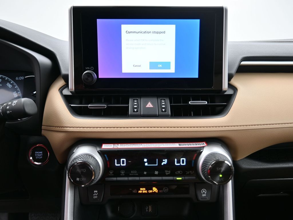 2025 Toyota RAV4 XLE Premium - 7