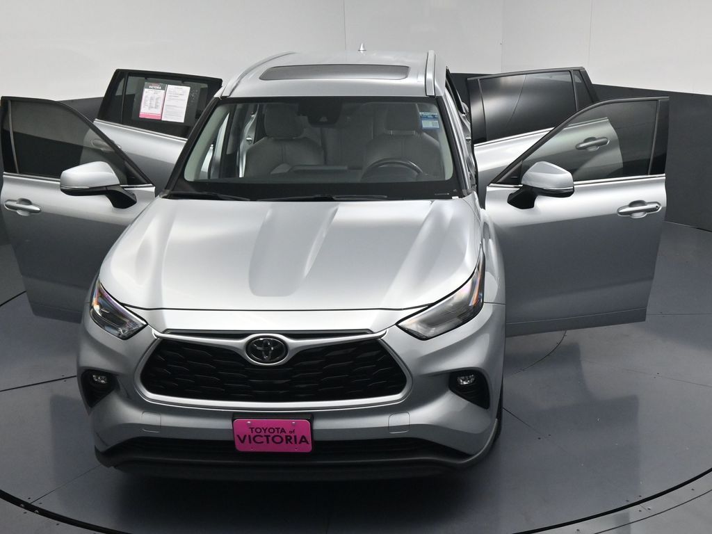 2022 Toyota Highlander XLE Silver at Don McGill Toyota