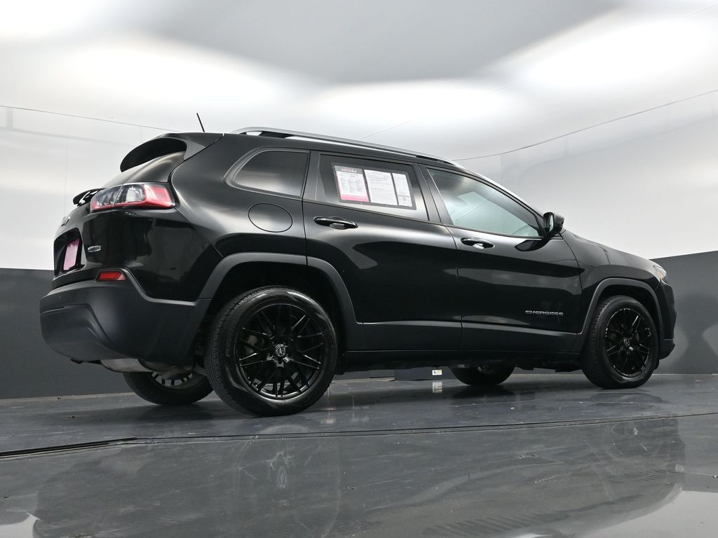 2020 Jeep Cherokee Latitude Black at DeMontrond Auto Country