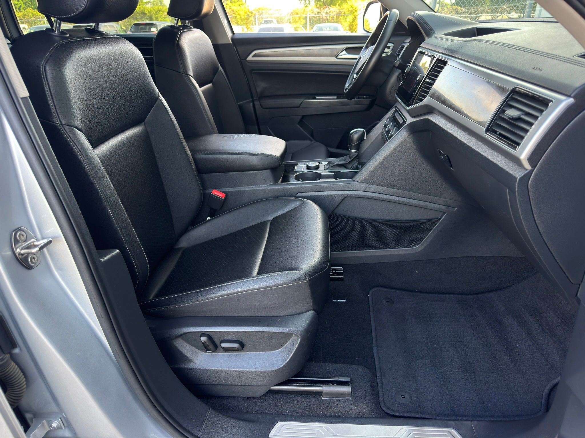 2019 Volkswagen Atlas SEL Silver at Community Kia