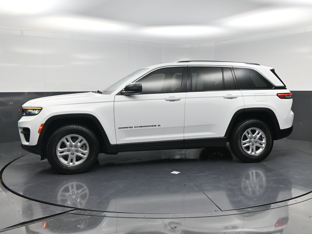 2023 Jeep Grand Cherokee Laredo - 2