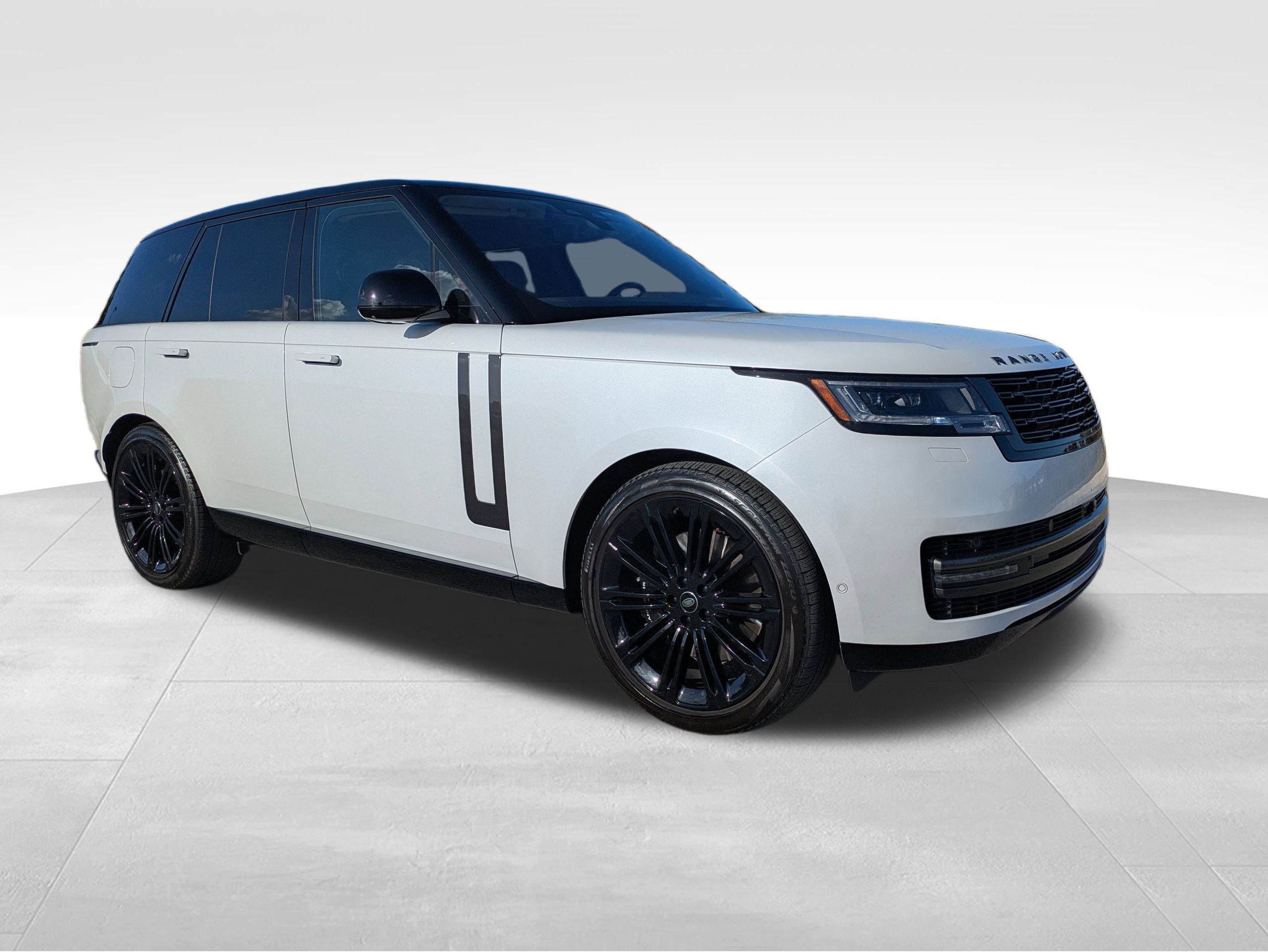 2023 Land Rover Range Rover SE's photo