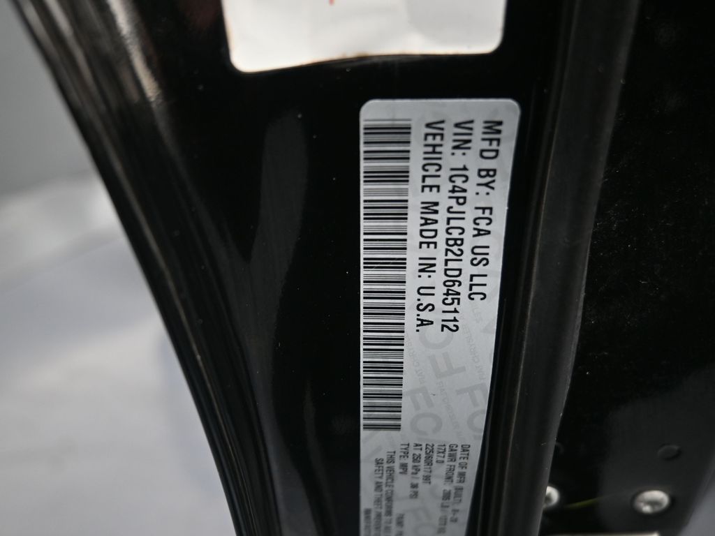 2020 Jeep Cherokee Latitude Black at DeMontrond Auto Country