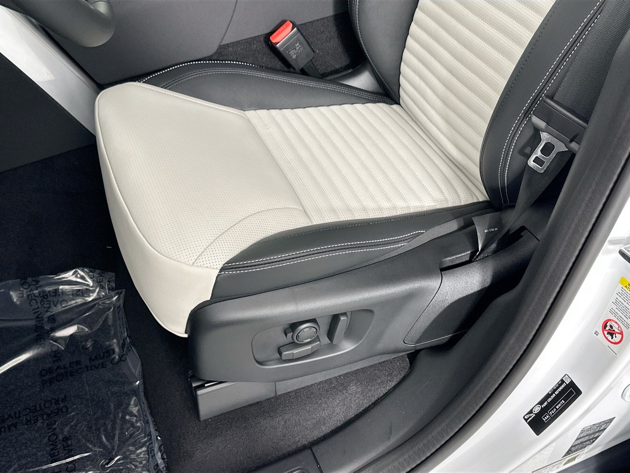 used 2025 Land Rover Discovery car, priced at $49,995
