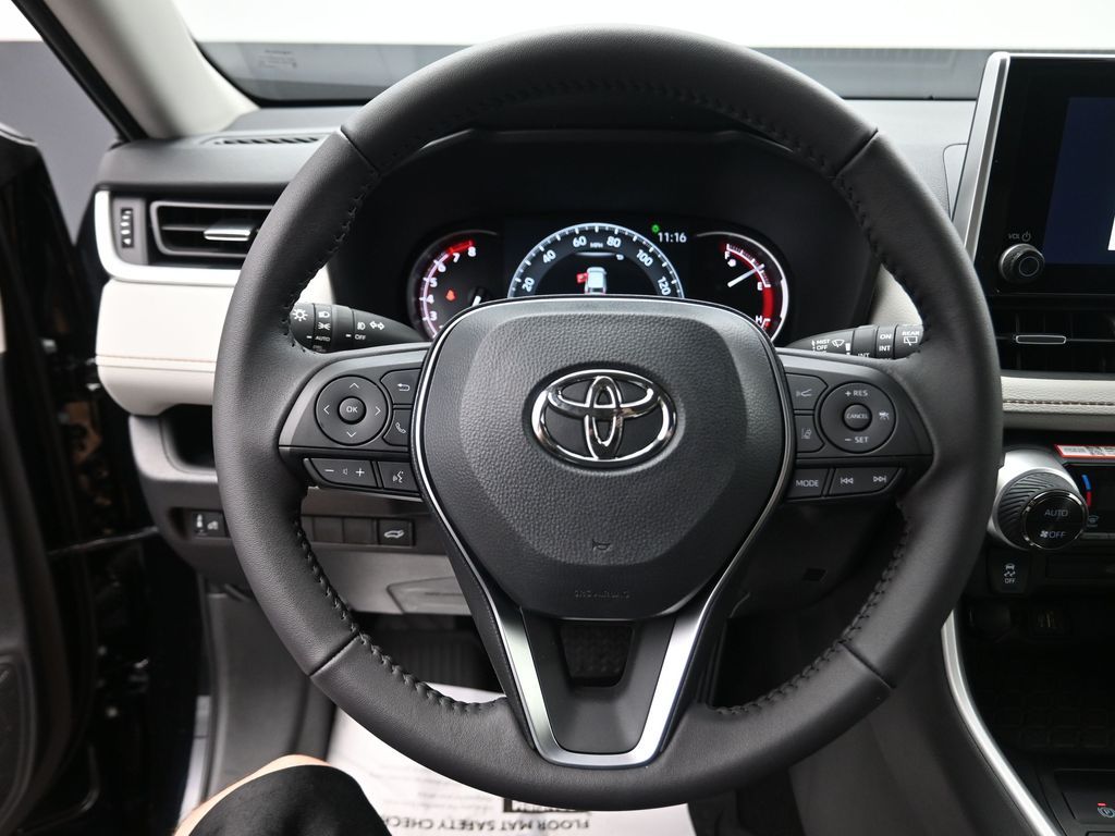 2025 Toyota RAV4 XLE Premium - 5