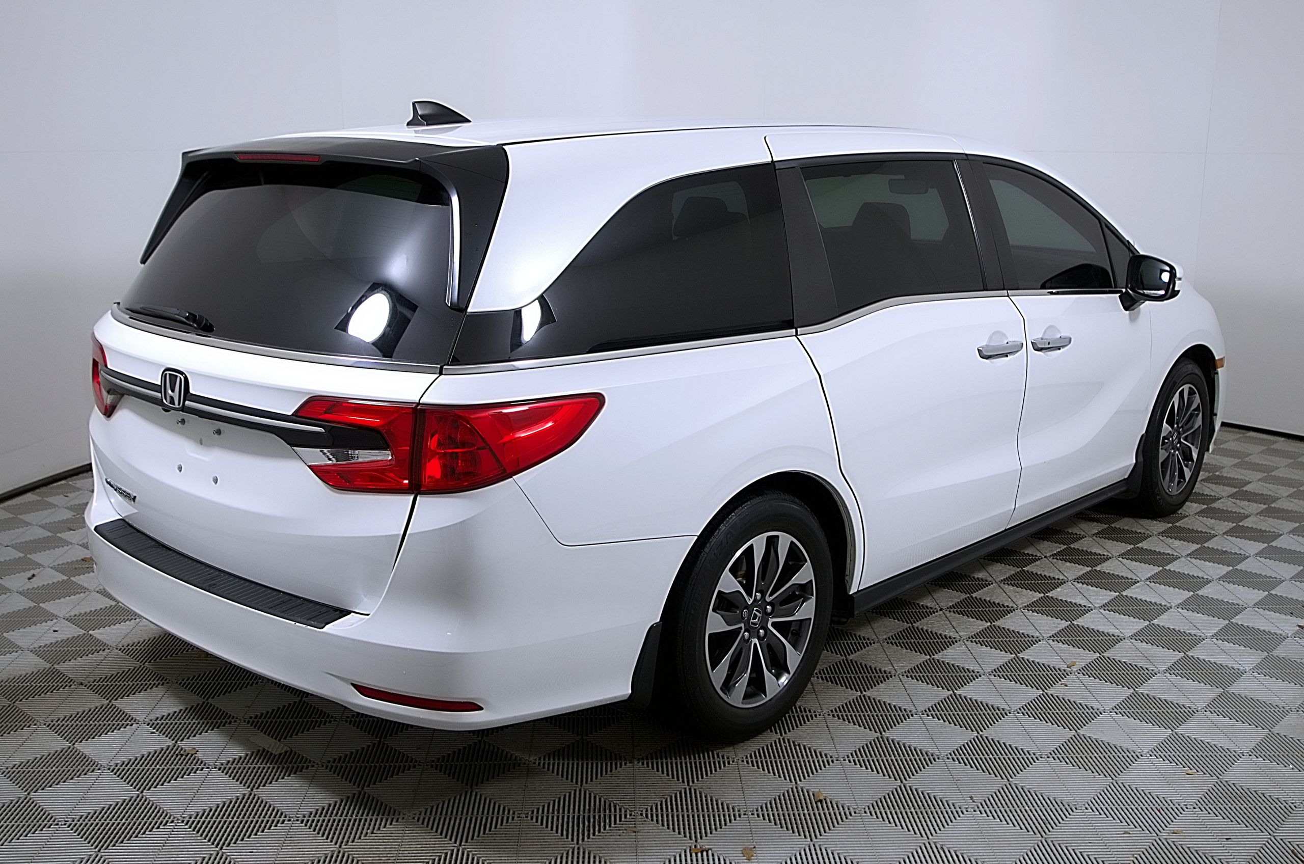 View vehicle photo 7