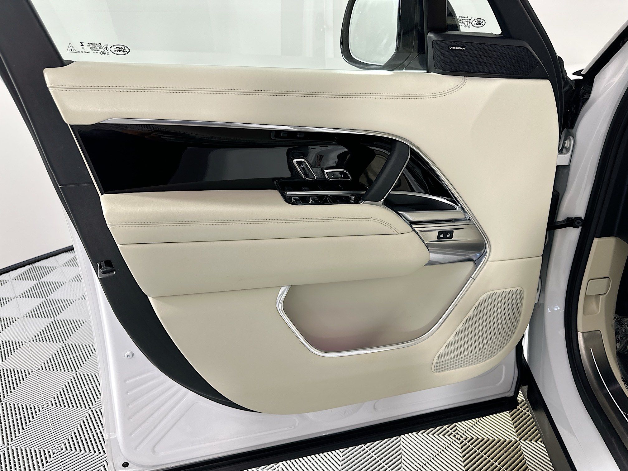 used 2023 Land Rover Range Rover car, priced at $112,998