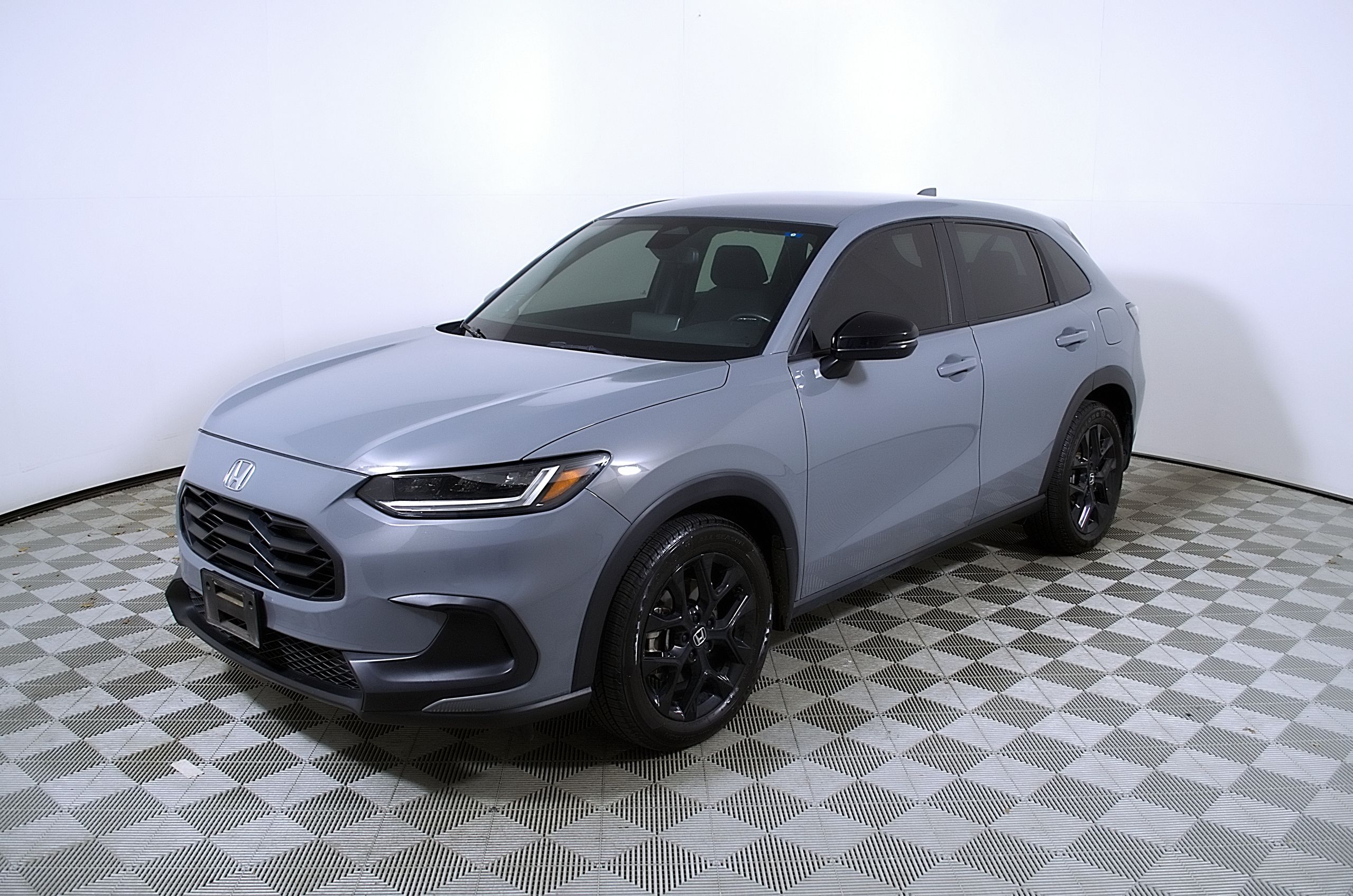 View vehicle photo 3