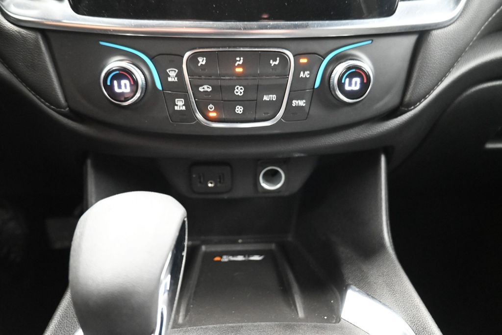 2023 Chevrolet Traverse LT White at AutoSavvy Houston Southwest