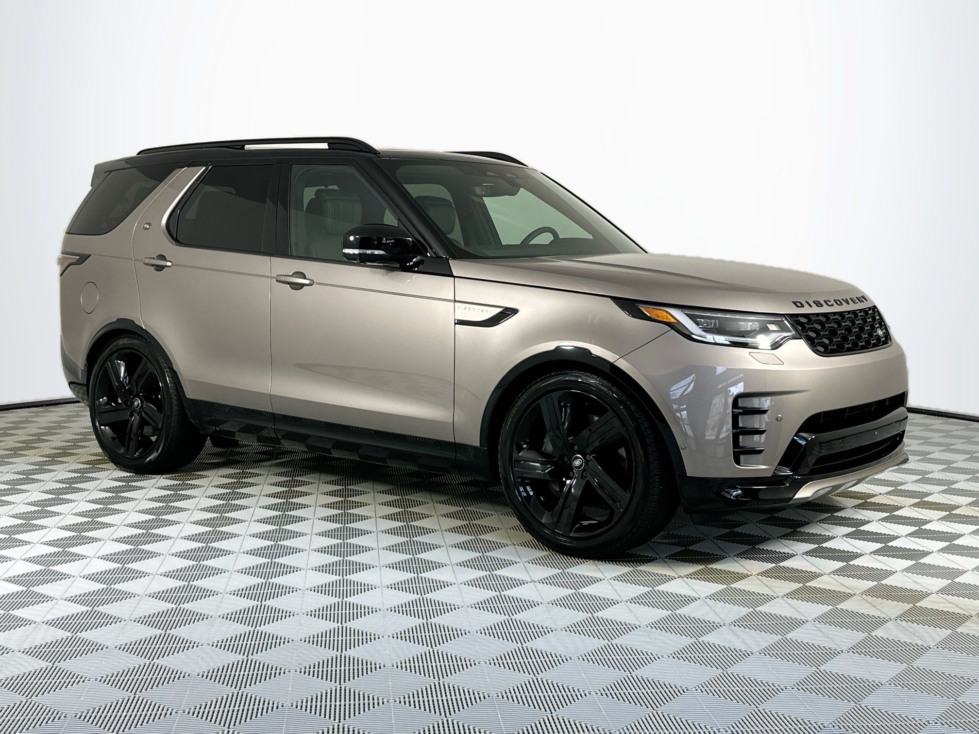 used 2024 Land Rover Discovery car, priced at $60,998