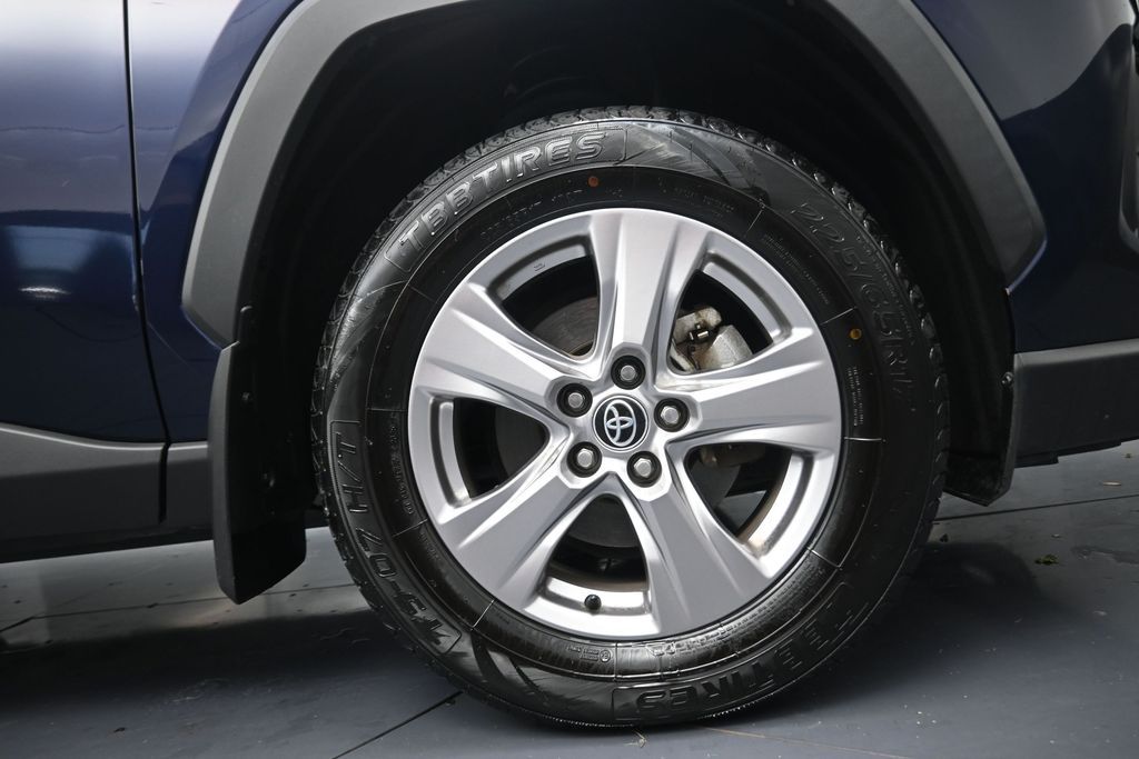 2023 Toyota RAV4 XLE - 5