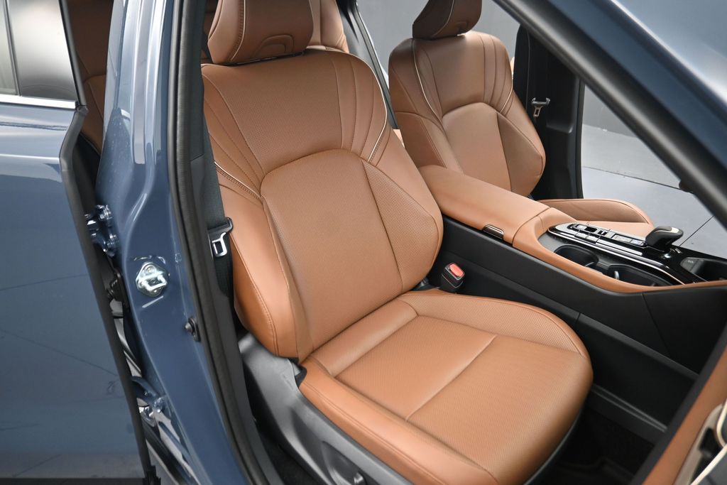 2026 Toyota Crown Signia Limited - 11