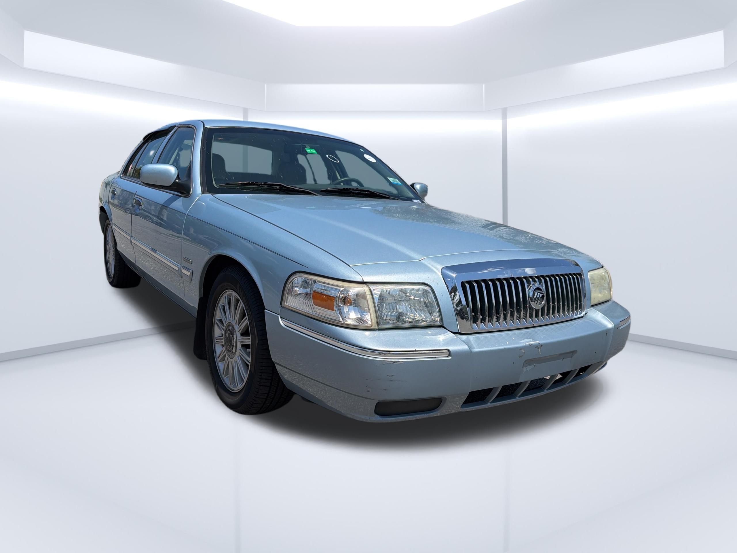 2010 Mercury Grand Marquis LS's photo