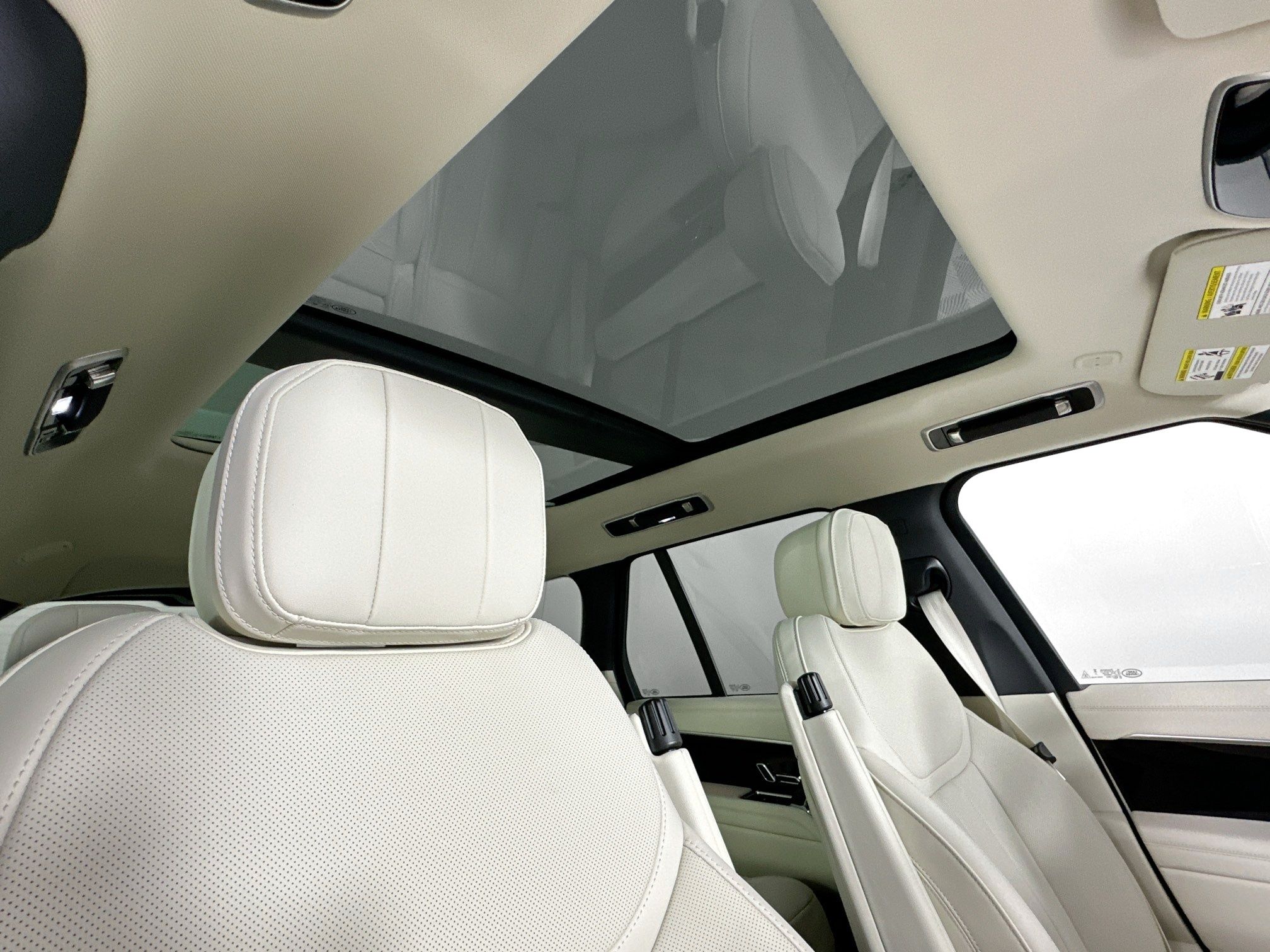 new 2026 Land Rover Range Rover Plug-In Hybrid car, priced at $133,760