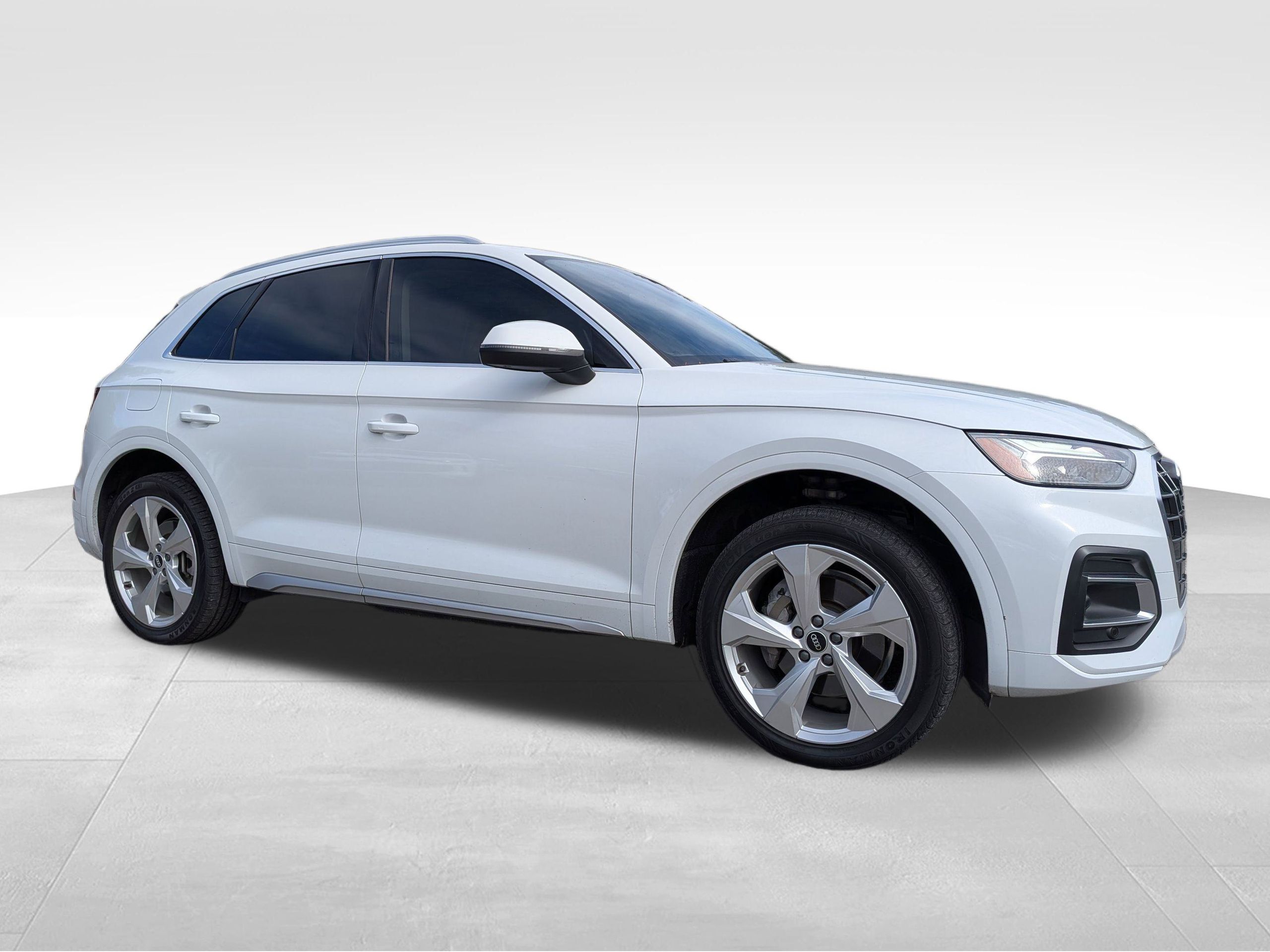 2021 Audi Q5 Premium Plus's photo