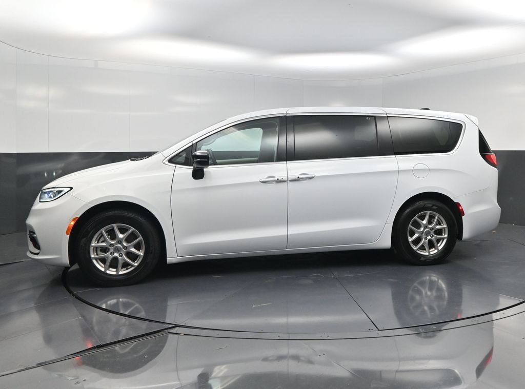 2024 Chrysler Pacifica Touring L - 2