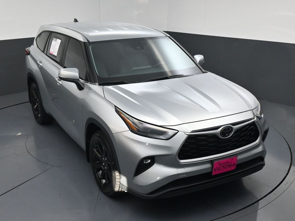 2023 Toyota Highlander LE Silver at Bayway Cadillac Southwest