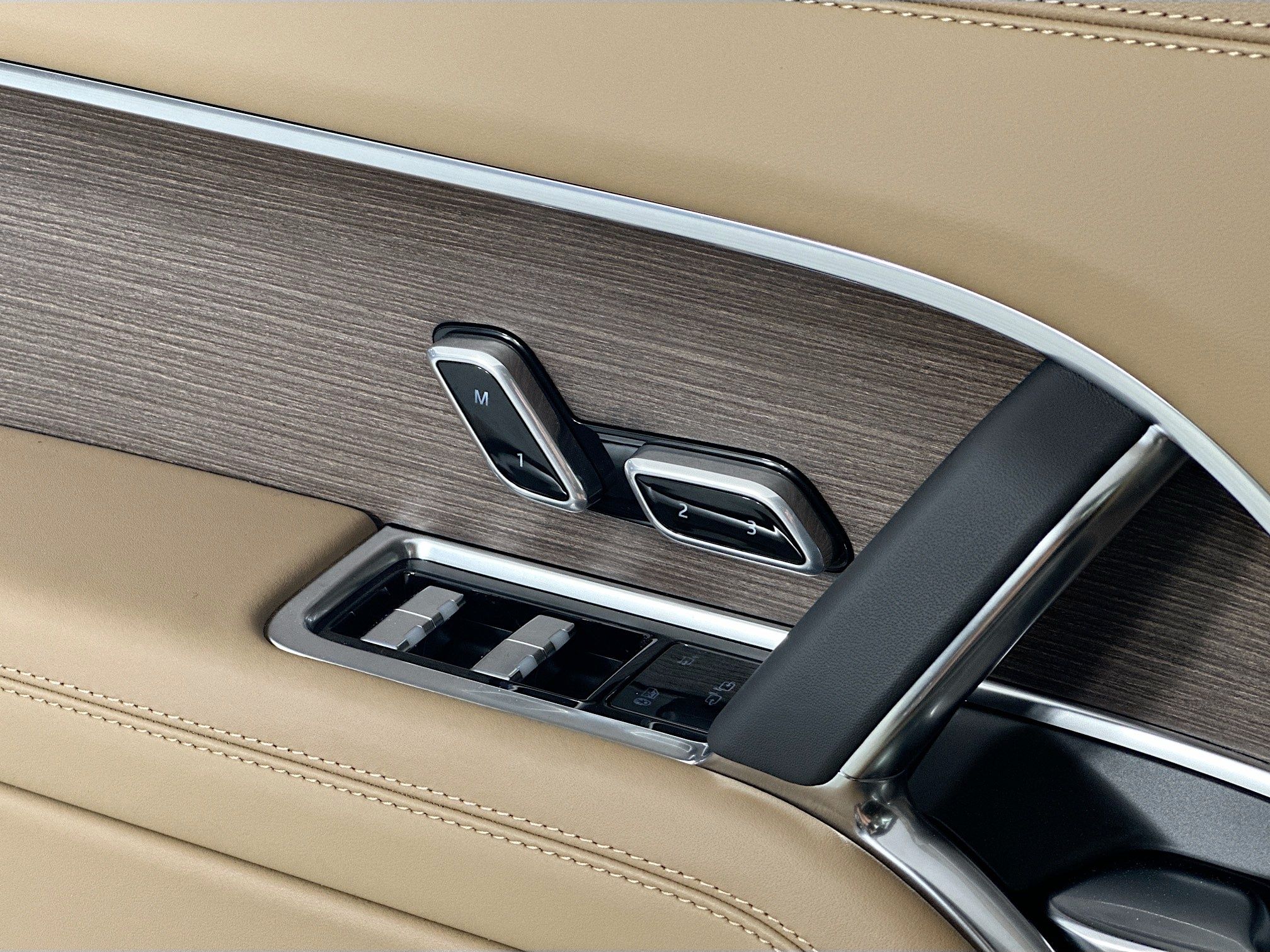 new 2026 Land Rover Range Rover Plug-In Hybrid car, priced at $134,950