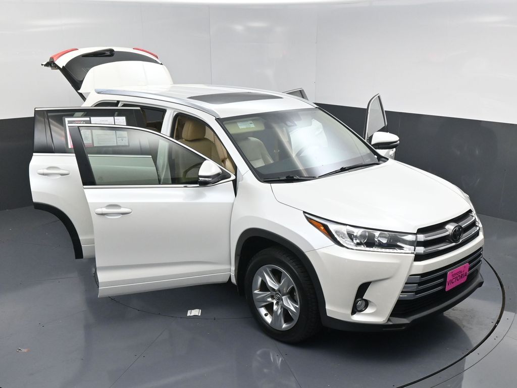 2018 Toyota Highlander Limited White at Toyota of Victoria