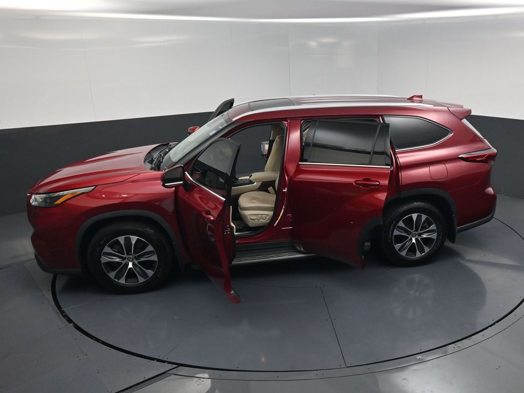 2022 Toyota Highlander XLE Red at Emmons Autoplex