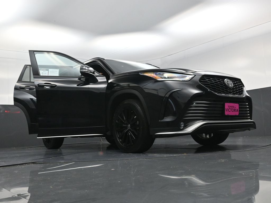 2025 Toyota Highlander XSE Black at Classic Toyota Galveston