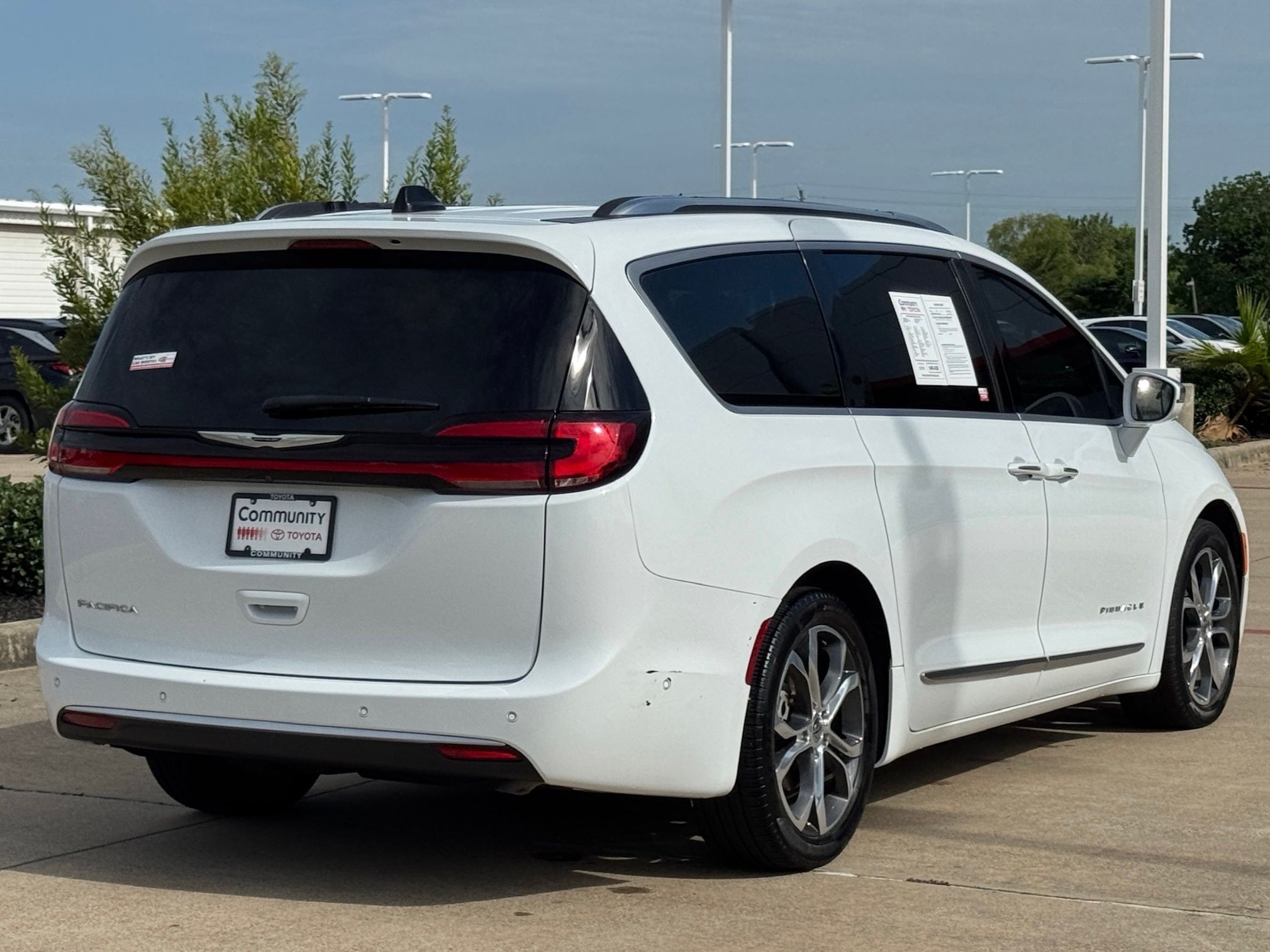 2024 Chrysler Pacifica Pinnacle White at Community Honda