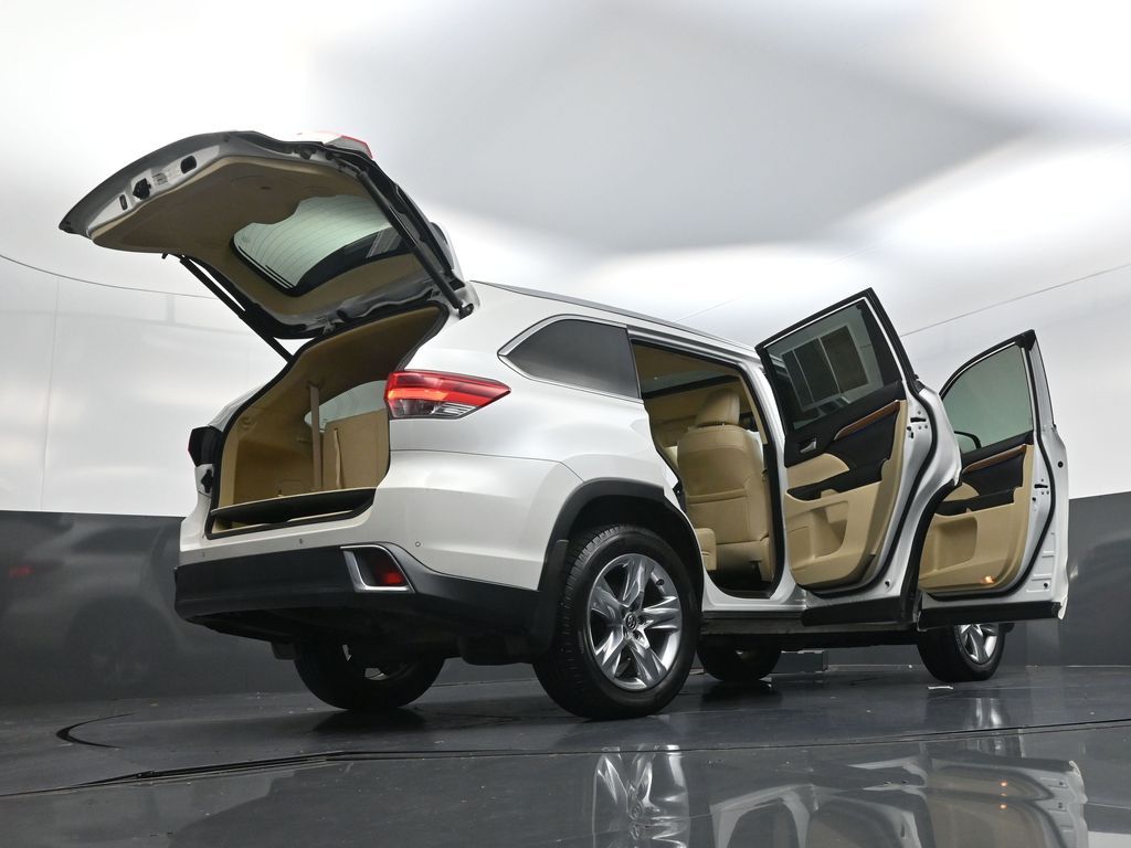 2018 Toyota Highlander Limited White at Toyota of Victoria